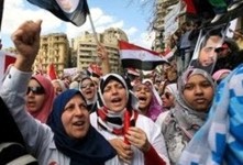 mujeres egipcias luchando